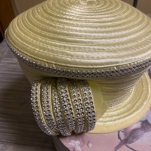 This elegant church hat ( light yellow)
